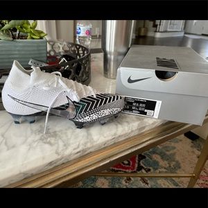 Brand new never worn Nike CR7 Soccer cleats!